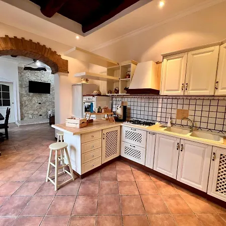 Domus Elena - Plebiscito 아파트